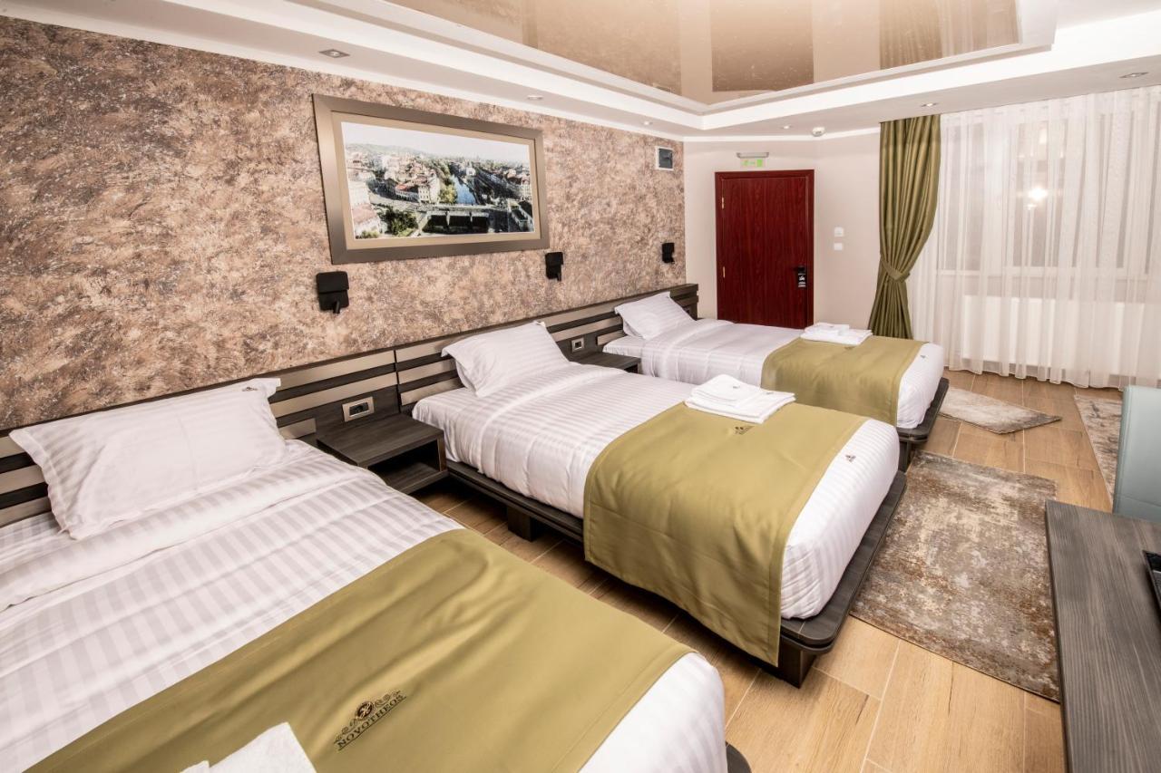Hotel Novotheos 오라데아 외부 사진