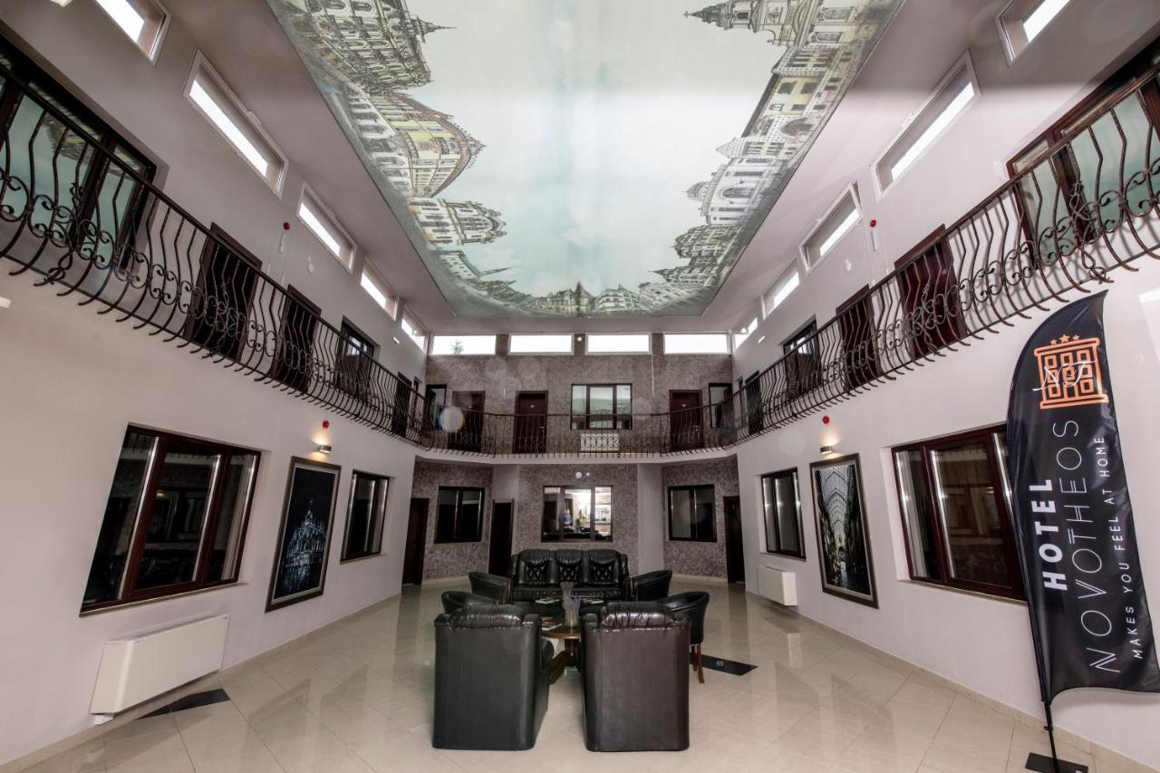 Hotel Novotheos 오라데아 외부 사진