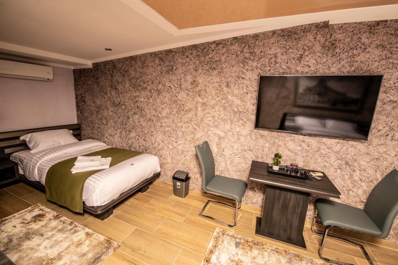 Hotel Novotheos 오라데아 외부 사진