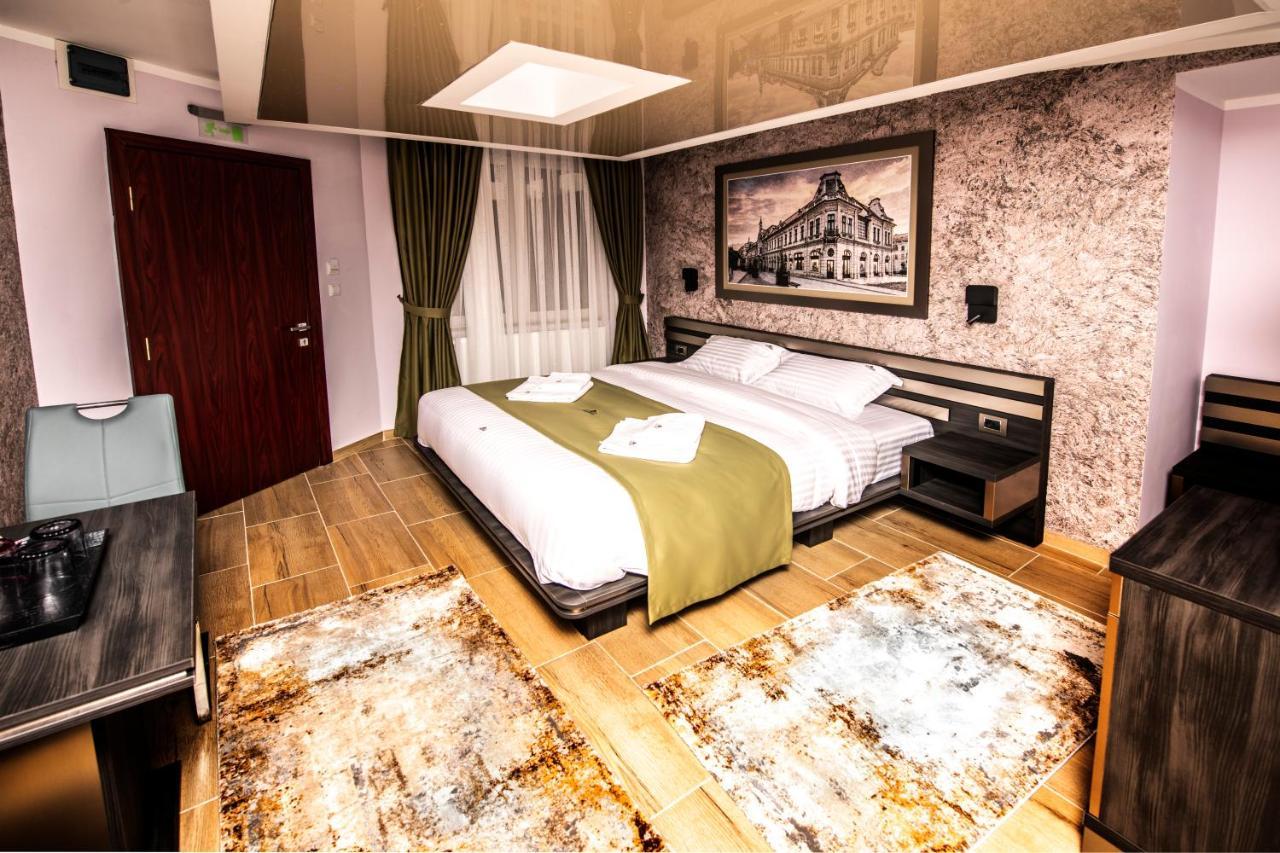 Hotel Novotheos 오라데아 외부 사진