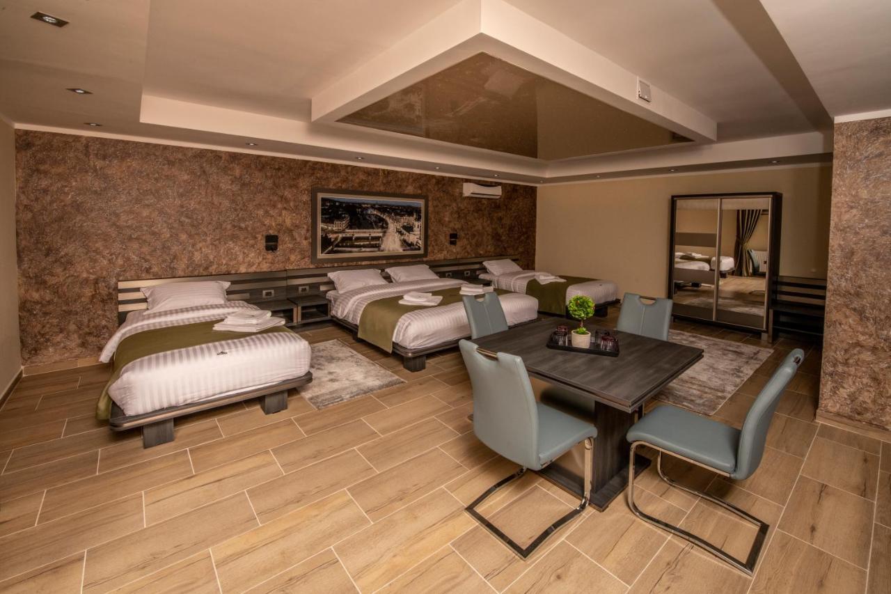 Hotel Novotheos 오라데아 외부 사진