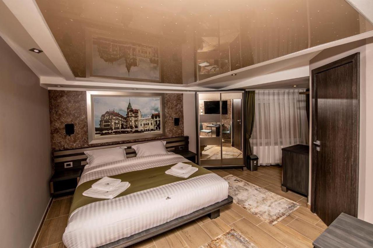 Hotel Novotheos 오라데아 외부 사진