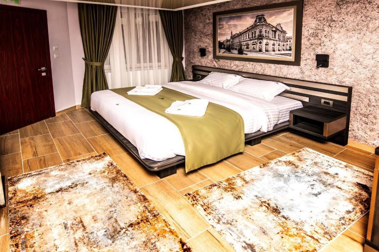 Hotel Novotheos 오라데아 외부 사진