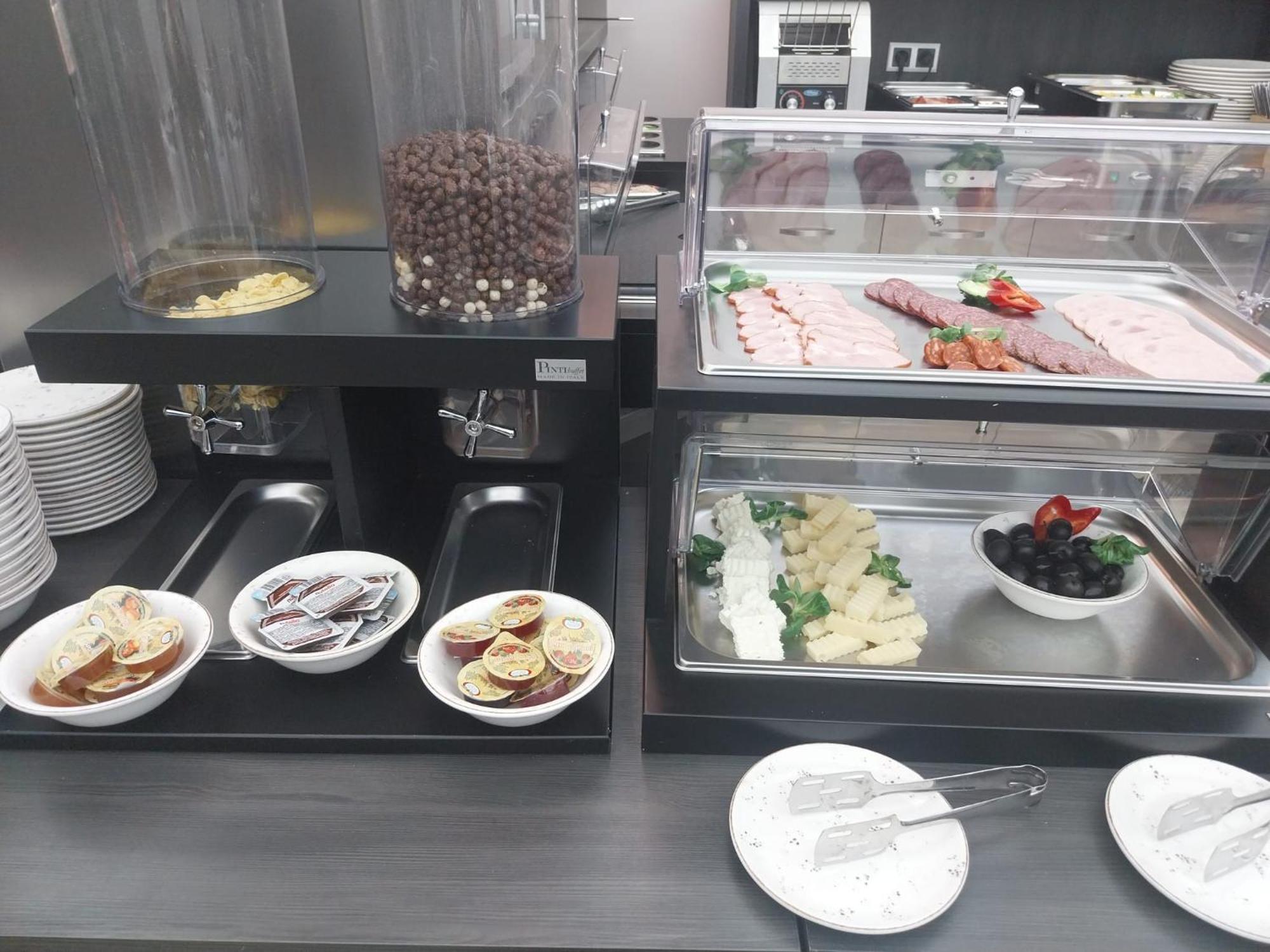 Hotel Novotheos 오라데아 외부 사진